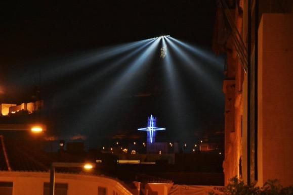 La iglesia de San Pedro luce una gran estrella de navidad que podrá contemplarse desde diversos puntos de la ciudad hasta el 5 de enero - 1, Foto 1