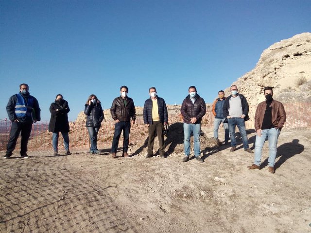 Comienzan la excavación arqueológica en el acceso al Castillo de Mula - 1, Foto 1