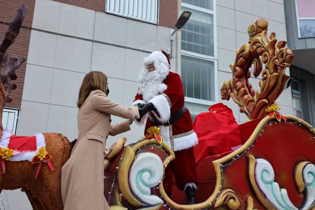 Papa Nöel volvió a llevar la magia de la Navidad a los niños archeneros en un espectacular desfile donde participaron todos los colegios del municipio - 2, Foto 2