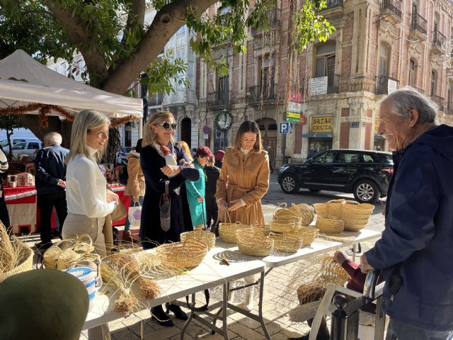 Amplia variedad de productos artesanales en el Mercadillo Tradicional Navideño - 1, Foto 1