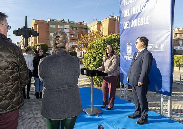 Yecla dedica una importante plaza de la ciudad al industrial del mueble - 1, Foto 1