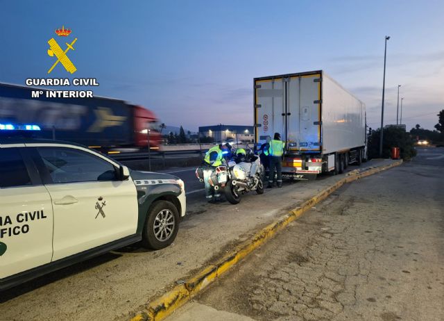 La Guardia Civil investiga a un conductor profesional detectado con una tasa de alcohol seis veces superior a la permitida - 3, Foto 3