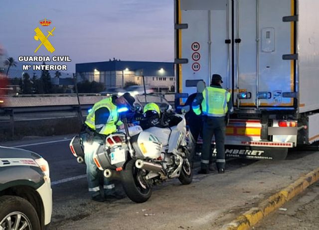 La Guardia Civil investiga a un conductor profesional detectado con una tasa de alcohol seis veces superior a la permitida - 4, Foto 4