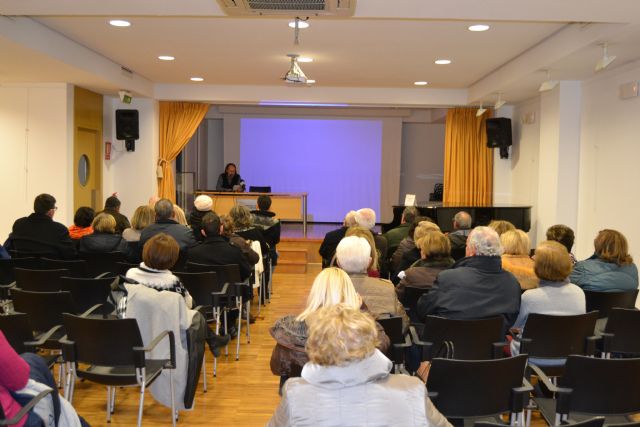 Salvador Robles Miras presenta en Águilas sus obras La Exclusiva del Asesino y Troya en las Urnas - 1, Foto 1