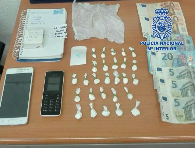 Dos detenidos por tráfico de drogas en el cruce de la Media Legua - 1, Foto 1