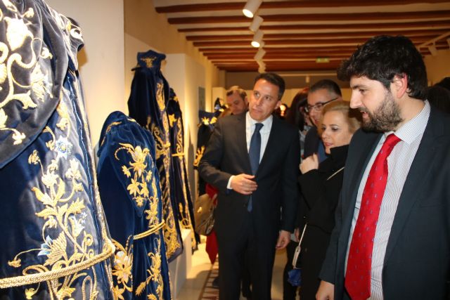 Fernando López Miras inaugura la exposición Arte, historia y simbología del mayordomo azul - 1, Foto 1