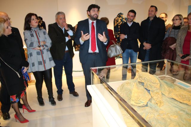 Fernando López Miras inaugura la exposición Arte, historia y simbología del mayordomo azul - 2, Foto 2
