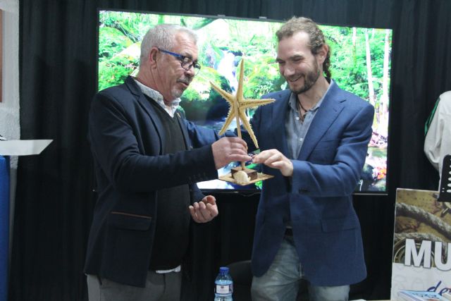 Juan Ferrete pone voz a cientos de historias de superación - 1, Foto 1