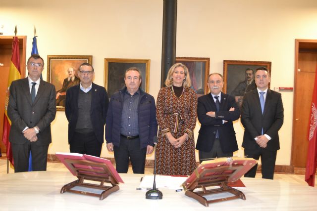 Mercedes Bernabé y Santiago Navarro toman posesión como vocales del Consejo Social de la Universidad de Murcia - 1, Foto 1