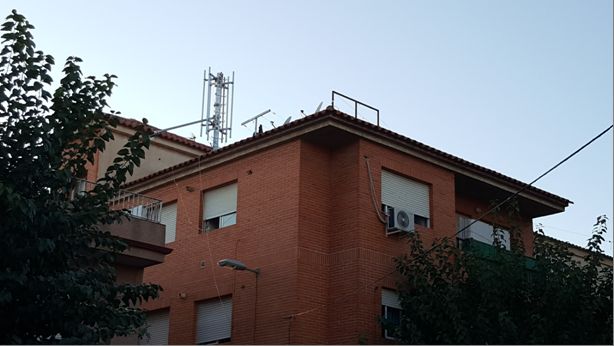 Vecinos, padres y madres y ecologistas se oponen a que se siga instalando una antena en el Barrio del Progreso - 2, Foto 2