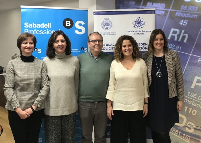 El Colegio Oficial de Químicos y el Banco Sabadell firman un convenio de colaboración - 1, Foto 1