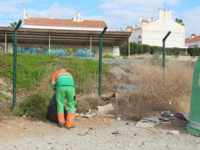 El Ayuntamiento lleva a cabo una actuación de limpieza en profundidad en la Huerta de Arriba - 1, Foto 1