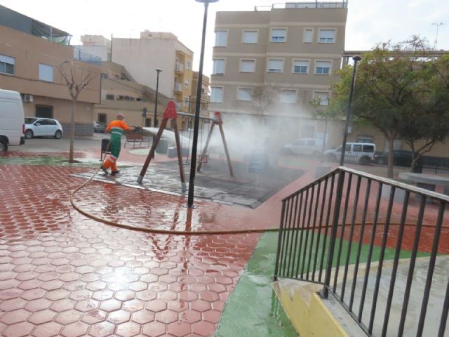 El Ayuntamiento lleva a cabo una actuación de limpieza en profundidad en la Huerta de Arriba - 2, Foto 2