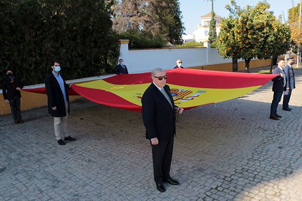 Tablada rinde homenaje al Real Aeroclub Sevilla y a la vinculación institucional con un izado solemne de bandera en la Ciudad hispalense - 5, Foto 5