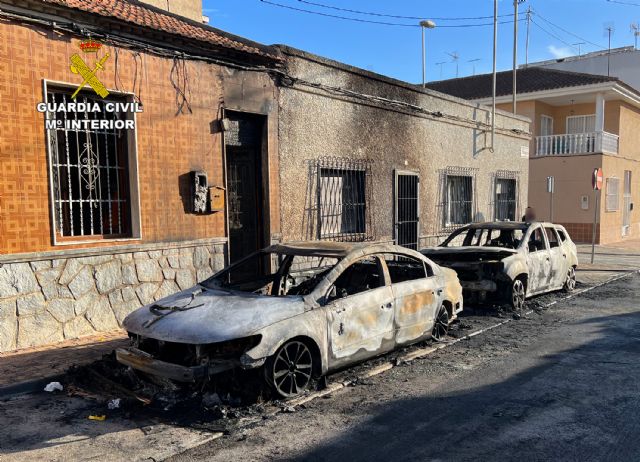 La Guardia Civil detiene a dos jóvenes por el incendio provocado de dos vehículos - 1, Foto 1