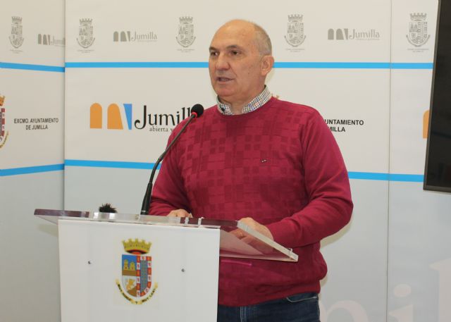 El Ayuntamiento contratará a tres peones de limpieza y un conductor de maquinaria agrícola a través del Programa de Empleo Público Local - 1, Foto 1