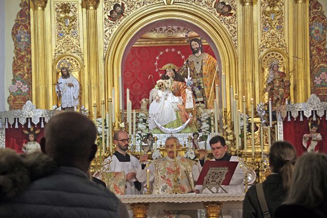 Bendición de animales en Sevilla por el día de San Antón en la Divina Pastora de Santa Marina - 1, Foto 1