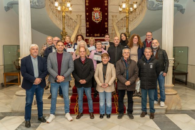 Los ganadores del concurso por comprar en los mercadillos de Cartagena reciben sus premios - 1, Foto 1