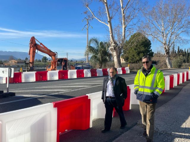 Fomento mejora la seguridad vial en uno de los principales accesos a Mula con una nueva rotonda - 1, Foto 1