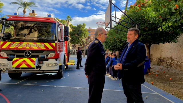 57 alumnos del Colegio Jesús María aprenden prevención y emergencias con la visita del Cuerpo de Bomberos de Murcia - 2, Foto 2