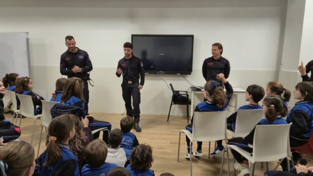 57 alumnos del Colegio Jesús María aprenden prevención y emergencias con la visita del Cuerpo de Bomberos de Murcia - 3, Foto 3