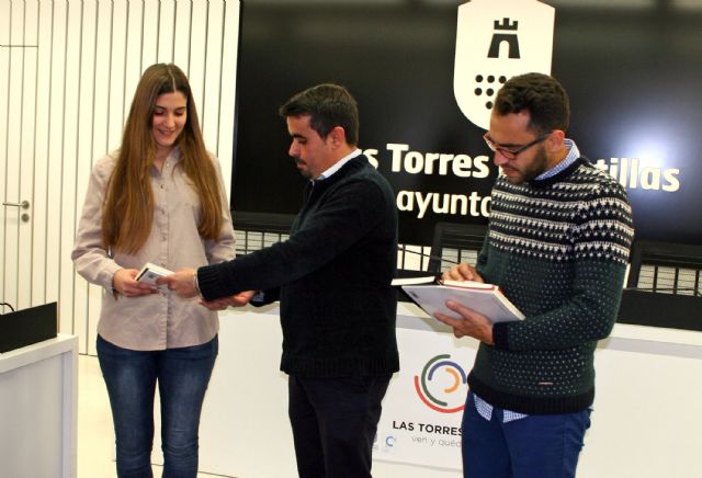 La Fundación Carmen Montero sigue con sus donaciones literarias a las asociaciones culturales de Las Torres de Cotillas - 2, Foto 2