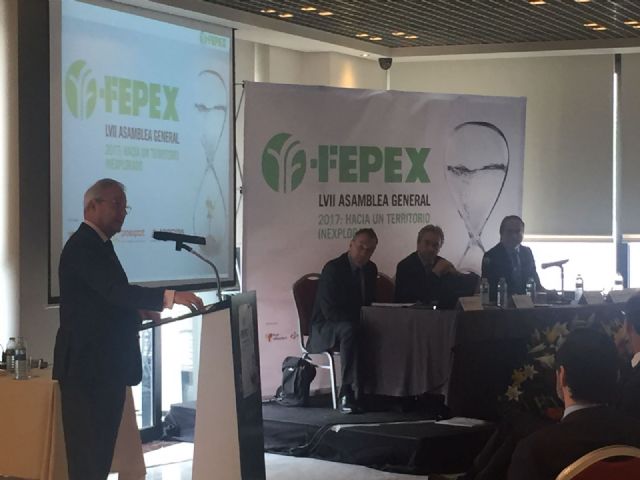 Valcárcel muestra su compromiso y defensa para con el sector hortofrutícola en Bruselas - 1, Foto 1