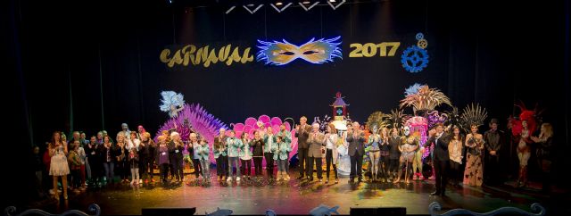 Mareas Misteriosas logra el primer puesto en el Concurso de Trajes de Papel - 3, Foto 3