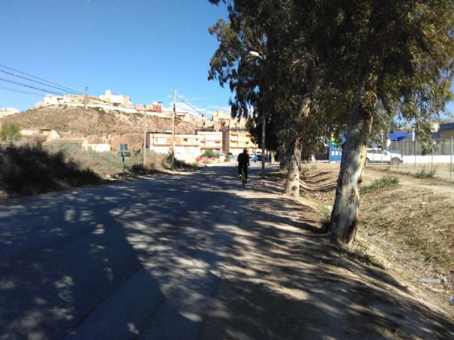 El PSOE pide que se habilite un ´itinerario seguro´ para los usuarios de las naves del Paso Encarnado por la peligrosidad de la Carretera del Pantano - 1, Foto 1