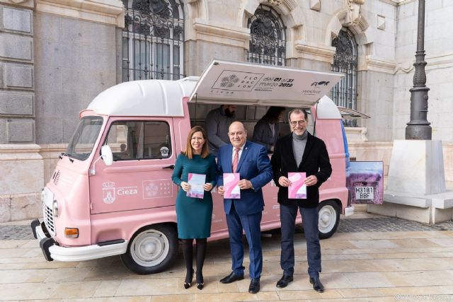 Un manto de flores rosas y blancas cubre Cartagena con motivo de la floración de Cieza - 1, Foto 1