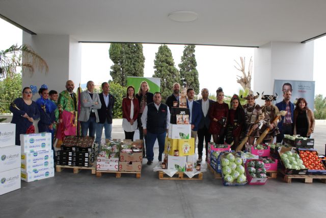 Los personajes del Carnaval 2020 reciben su peso en productos de la tierra - 1, Foto 1