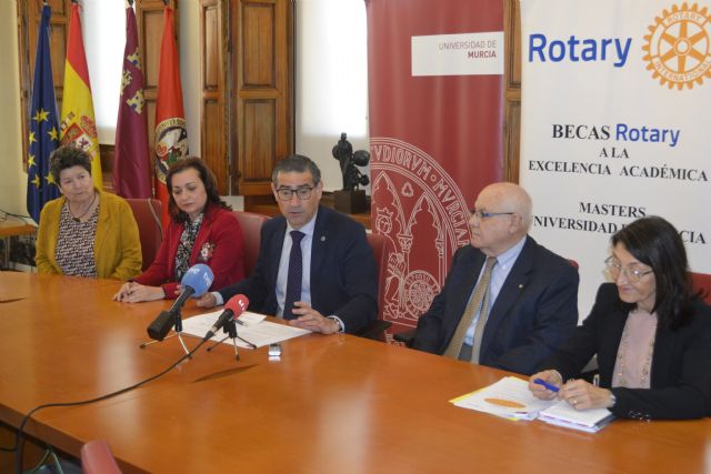 La Universidad de Murcia presenta las ayudas a la excelencia académica de Rotary Club - 1, Foto 1