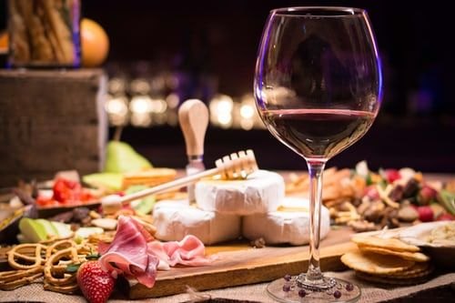 La tienda gourmet Delivinos explica el protocolo del vino en la mesa - 1, Foto 1