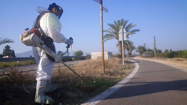 El Ayuntamiento revisa de forma intensiva el carril bici entre El Raal y La Contraparada - 1, Foto 1