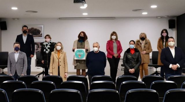 La directora general de Comercio se reúne con la alcaldesa de Fuente Álamo y el edil de Comercio - 1, Foto 1