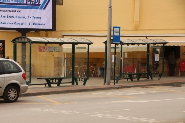 Traslado provisional de la parada de autobús con motivo del Vía Crucis - 1, Foto 1