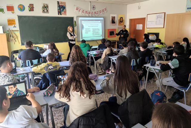 Los centros escolares acogen talleres para concienciar a los menores sobre sus derechosy deberes - 1, Foto 1