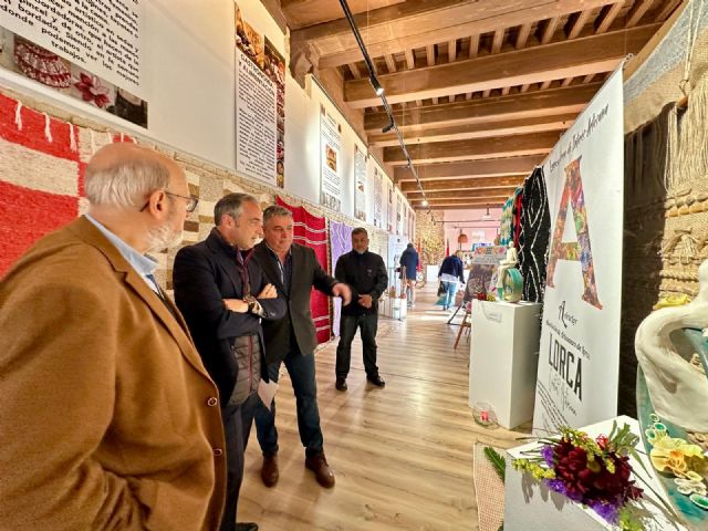 Llega a Lorca la exposición  dedicada a la Historia de los Premios Regionales de Artesanía - 1, Foto 1