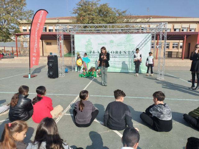El CEIP Hellín Lasheras de Javalí Viejo contará con una nueva zona verde y de sombra con la plantación de nuevos árboles - 2, Foto 2