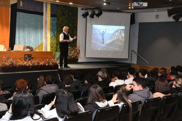 Charla de Educación Financiera  Aprende a Gestionar el Fracaso para alcanzar tus metasv - 1, Foto 1