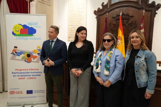 Política Social celebra el reconocimiento de la ONCE a la Asociación de Padres del Centro de Atención Temprana de Lorca para favorecer la inclusión en los colegios - 2, Foto 2