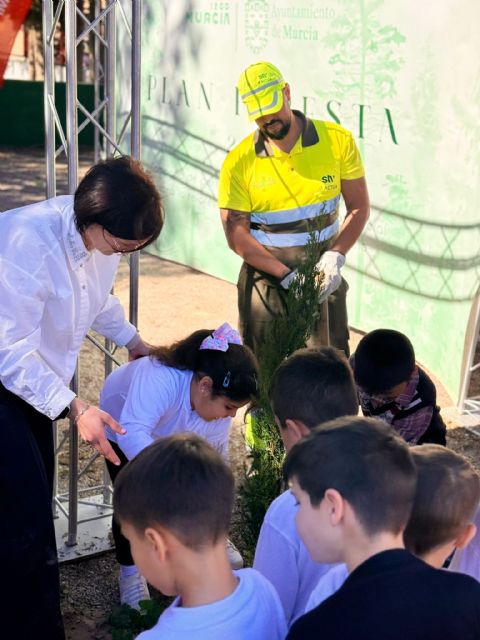 El CEIP Francisco Noguera se suma al Plan Foresta con la plantación de nuevo arbolado en el colegio - 2, Foto 2
