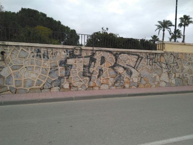 Huermur denuncia en la policía las pintadas del paseo del Malecón - 2, Foto 2