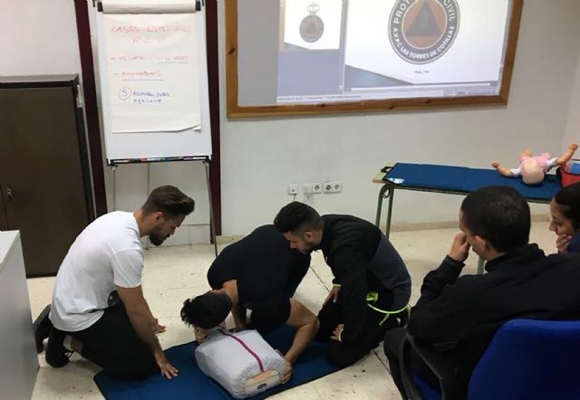 Protección Civil continúa con los alumnos del TAFAD del IES 'Salvador Sandoval' los cursos sobre el uso de desfibriladores - 3, Foto 3