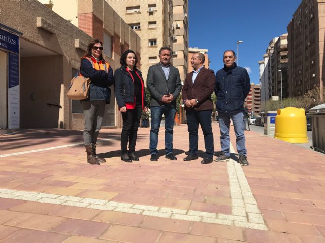 Fomento concluye en Lorca las aceras de la Alameda de Cervantes desde el Óvalo hasta las vías del tren - 1, Foto 1