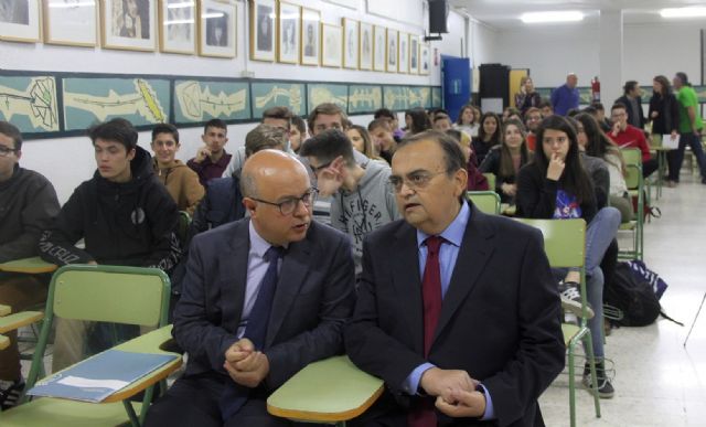 El consejero de Hacienda y Administraciones Públicas ofrece una conferencia sobre los retos de la economía regional - 1, Foto 1