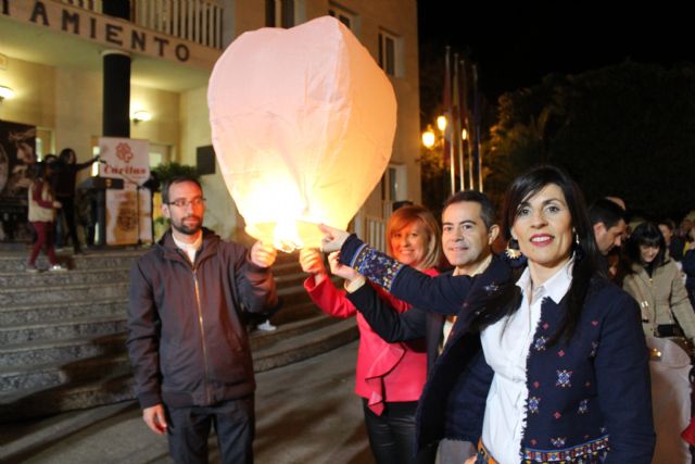 El cielo de Lorquí se llena de farolillos solidarios en beneficio de Cáritas - 2, Foto 2