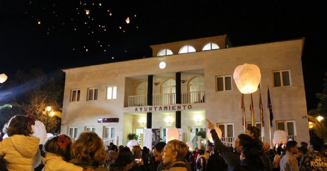 El cielo de Lorquí se llena de farolillos solidarios en beneficio de Cáritas - 3, Foto 3