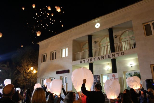 El cielo de Lorquí se llena de farolillos solidarios en beneficio de Cáritas - 4, Foto 4