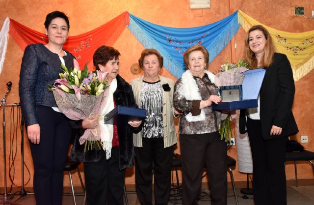 Homenaje a las mujeres en el Club de la Tercera Edad - 2, Foto 2